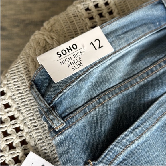 Nicole Miller Distressed Blue Ankle Jeans - Picture 7 of 11